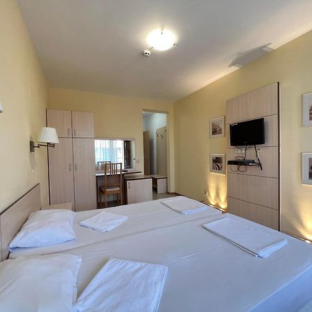 Александра Hotel สวิติ วลัส ภายนอก รูปภาพ