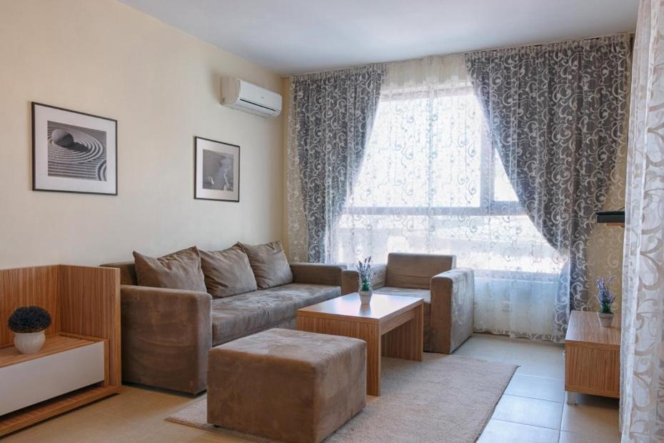Александра Hotel สวิติ วลัส ภายนอก รูปภาพ