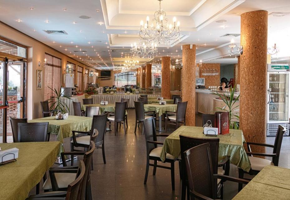 Александра Hotel สวิติ วลัส ภายนอก รูปภาพ