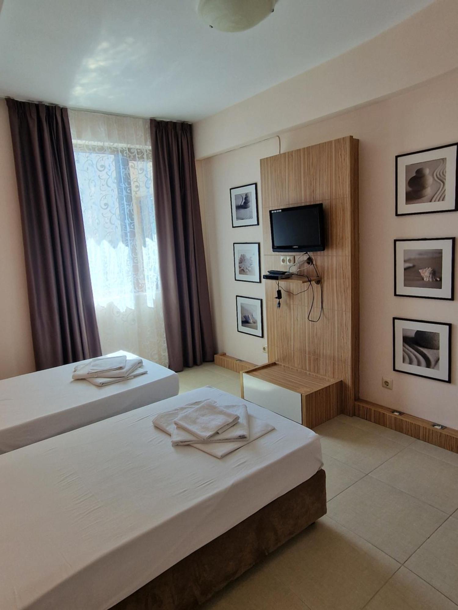 Александра Hotel สวิติ วลัส ภายนอก รูปภาพ