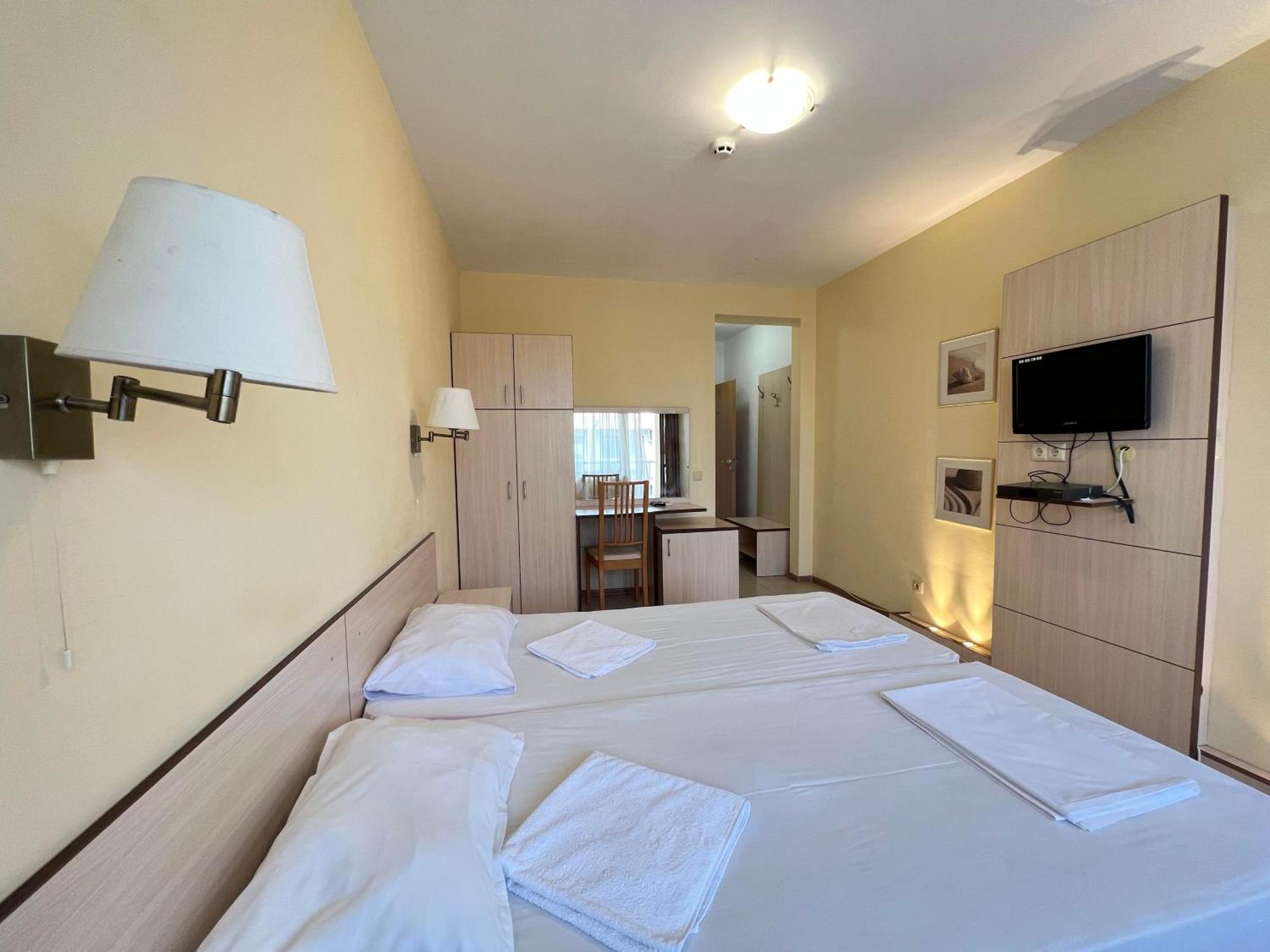 Александра Hotel สวิติ วลัส ภายนอก รูปภาพ