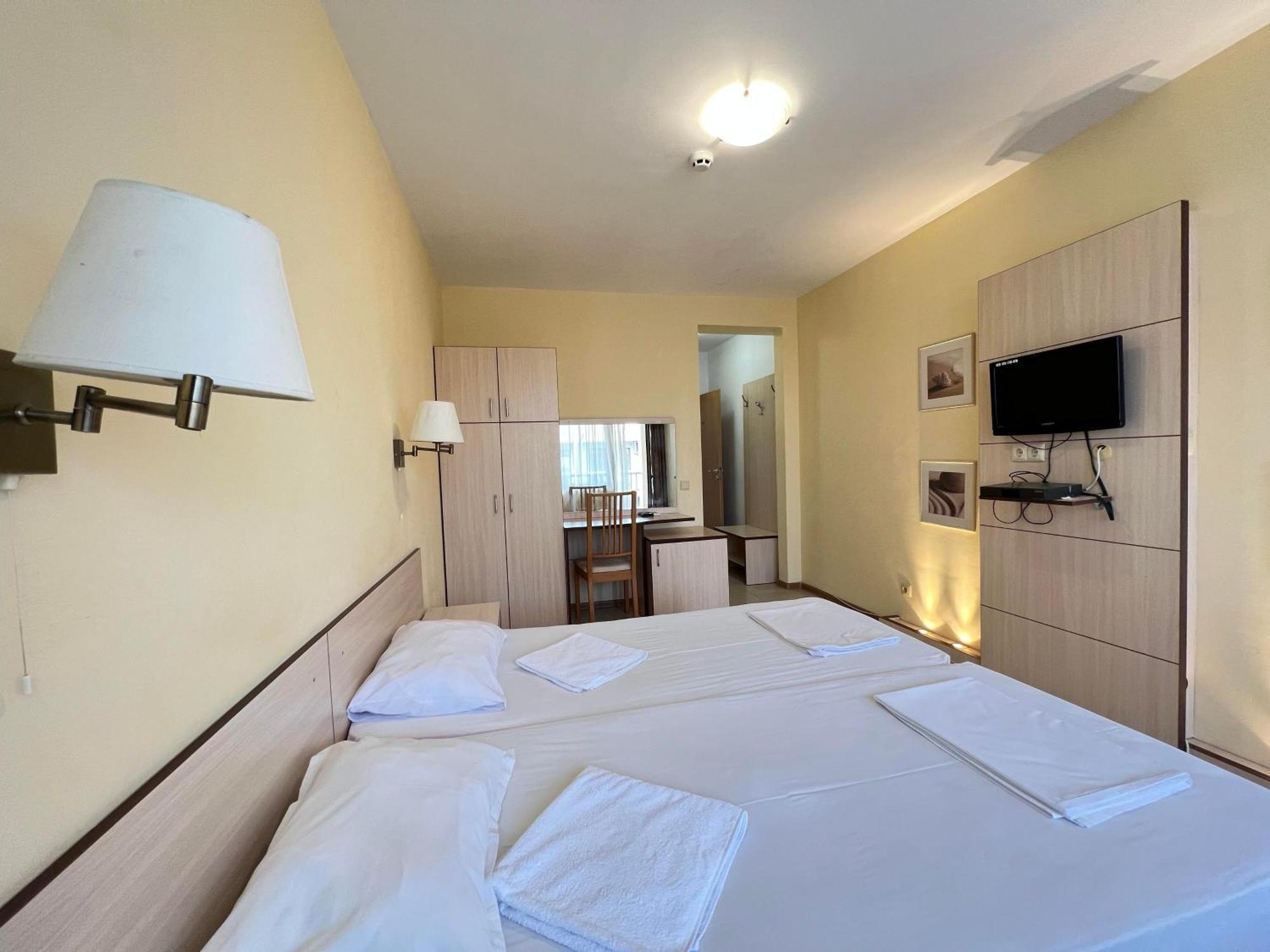 Александра Hotel สวิติ วลัส ภายนอก รูปภาพ