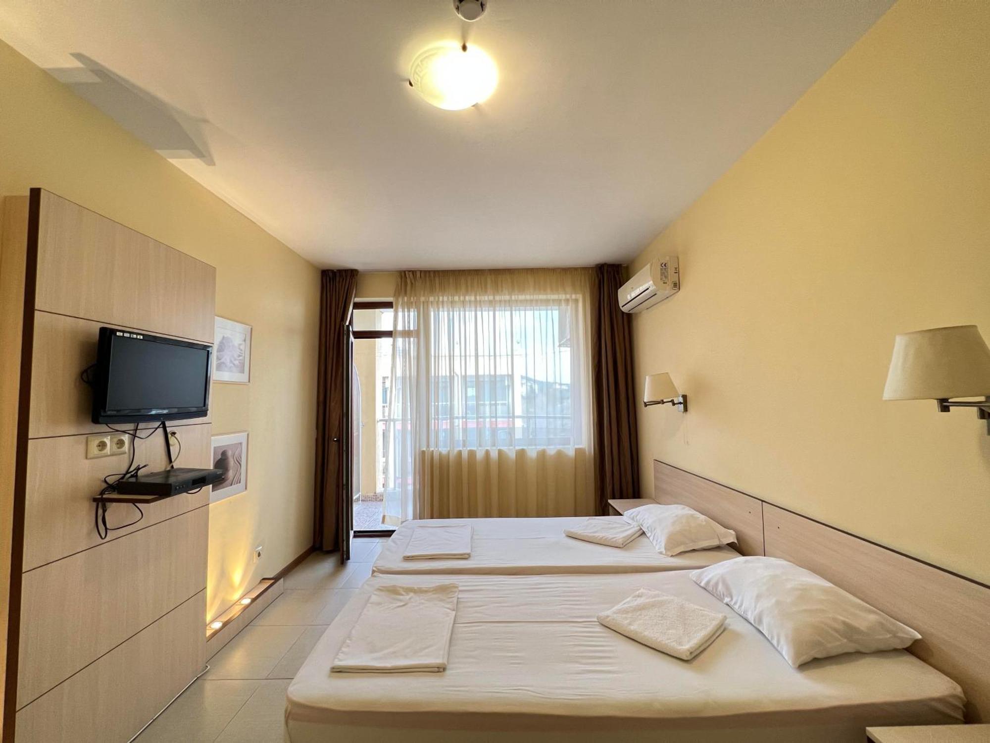 Александра Hotel สวิติ วลัส ภายนอก รูปภาพ