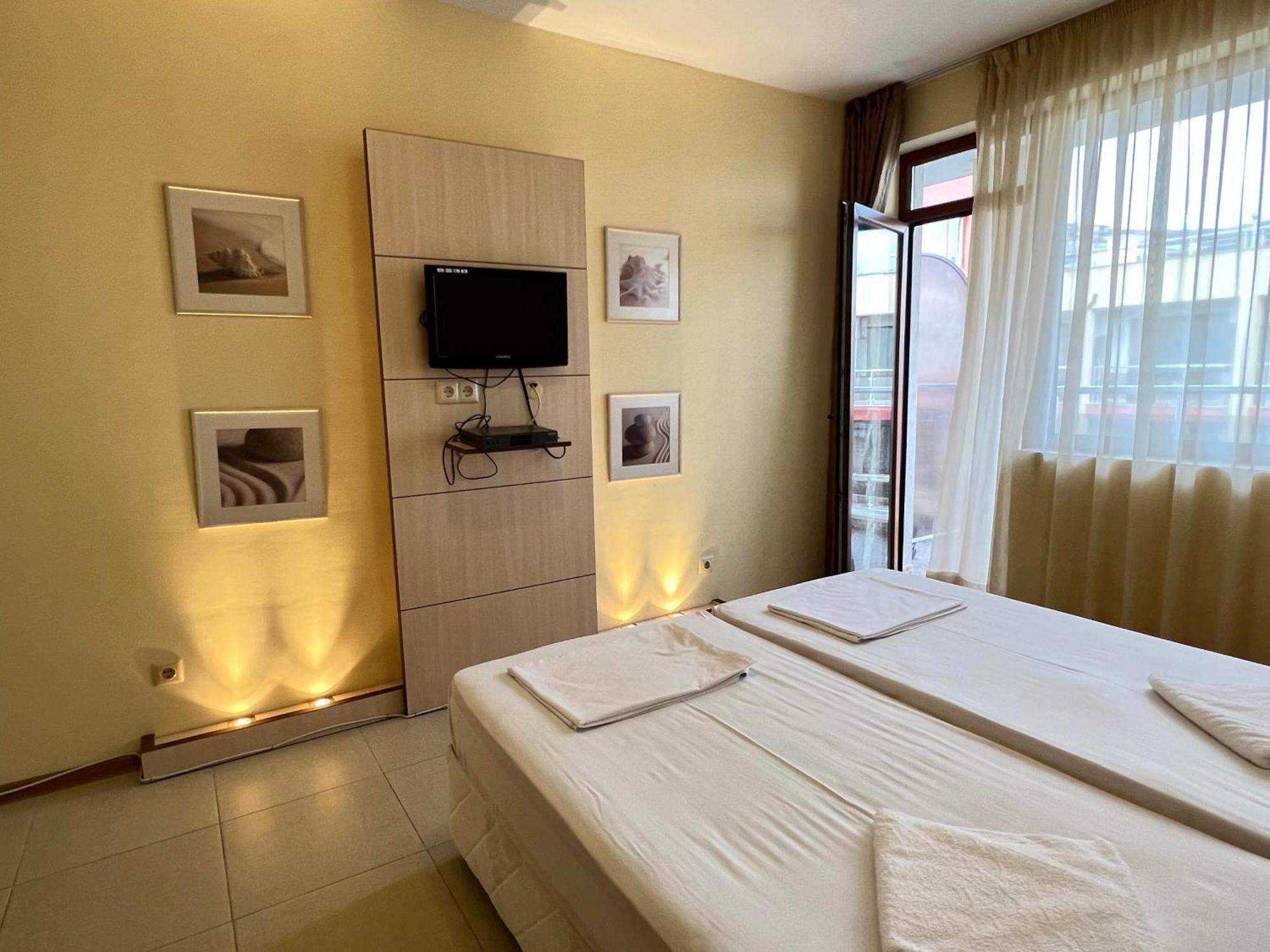 Александра Hotel สวิติ วลัส ภายนอก รูปภาพ