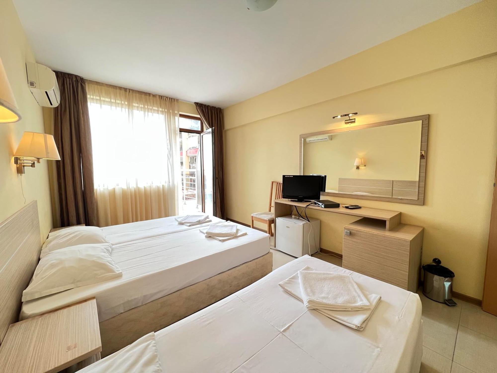 Александра Hotel สวิติ วลัส ภายนอก รูปภาพ