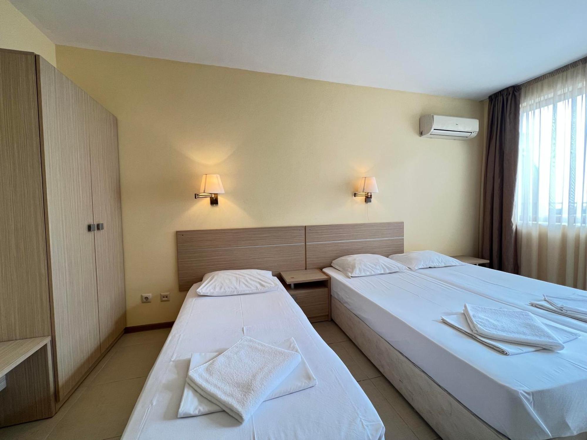 Александра Hotel สวิติ วลัส ภายนอก รูปภาพ