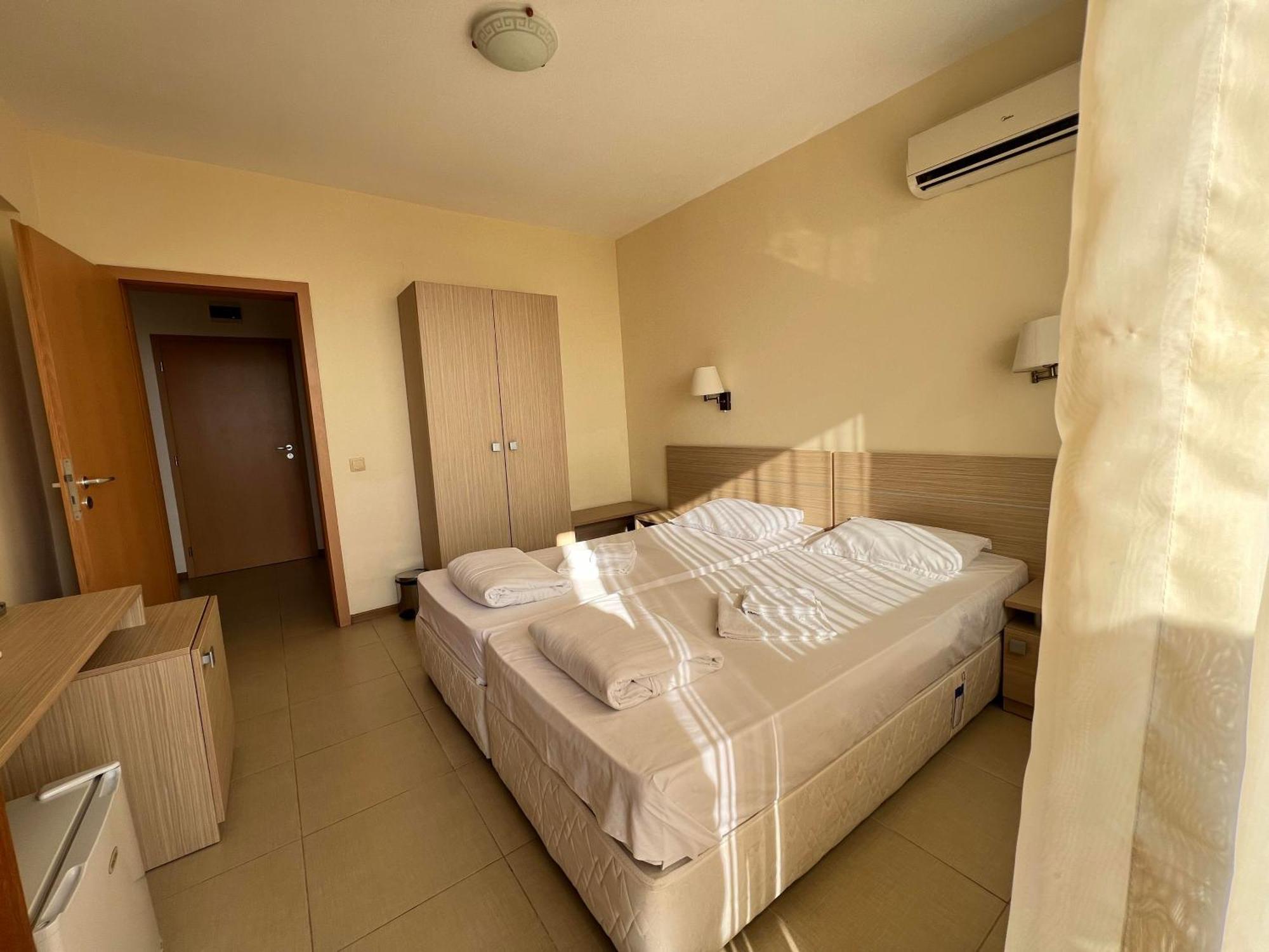 Александра Hotel สวิติ วลัส ภายนอก รูปภาพ