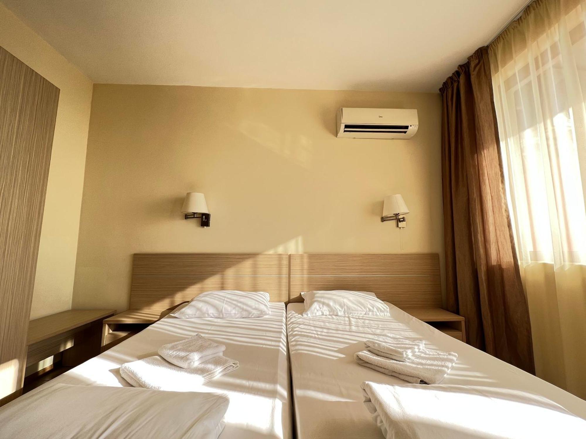 Александра Hotel สวิติ วลัส ภายนอก รูปภาพ