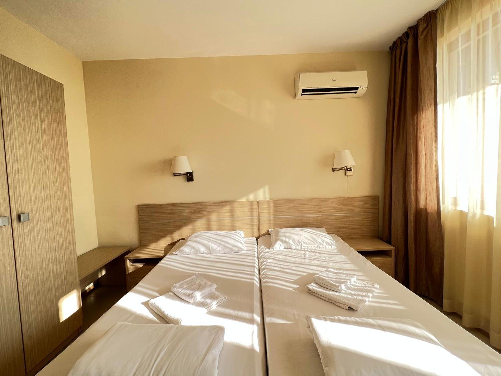 Александра Hotel สวิติ วลัส ภายนอก รูปภาพ